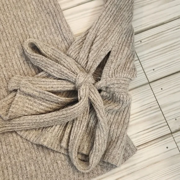 Womens Lucky Brand gray long bell sleeve top with bows size S. - Picture 10 of 13